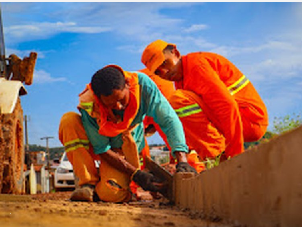 Prefeitura de Pedreiras  segue trabalhos de construção de meio fio e sarjeta em ruas do Bairro Maria Rita.