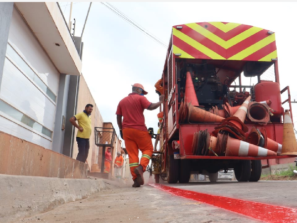 INICIADA SINALIZAÇÃO EM RUAS DO BAIRRO MARIA RITA